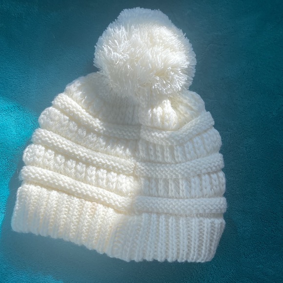 Never worn kids CC beanie - Picture 2 of 3